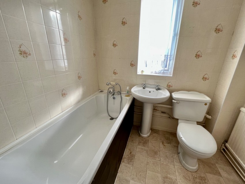 Images for Thistledown, Gravesend, DA12