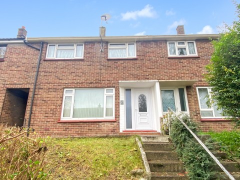 View Full Details for St. Gregorys Crescent, Gravesend, Kent, DA12 4JS