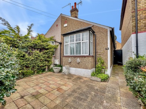 View Full Details for Portland Avenue, Gravesend, Kent, DA12