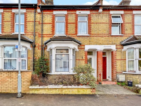 View Full Details for Lynton Road South, Gravesend, Kent, DA11