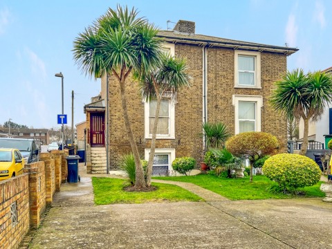 View Full Details for Albion Terrace, Gravesend, Kent, DA12