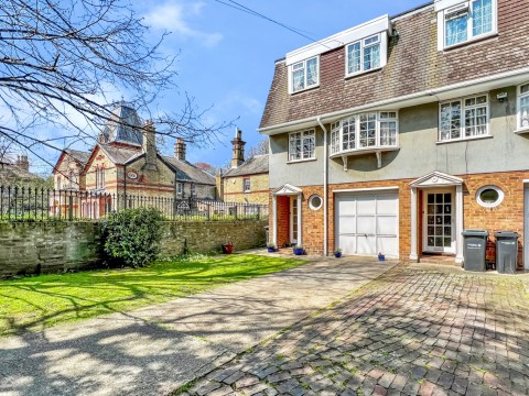 View Full Details for Pelham Road, Gravesend, Kent, DA11