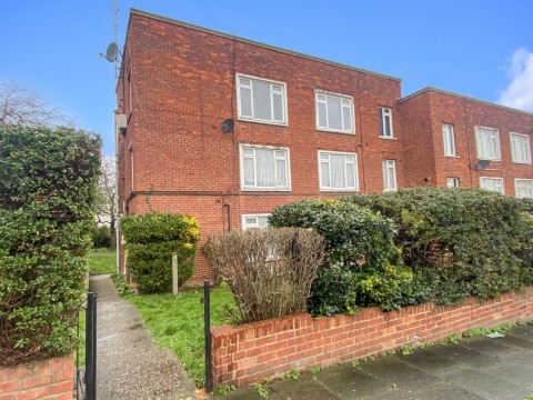 View Full Details for Browning Road, Dartford, Kent, DA1 5ET