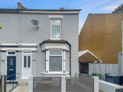 View Full Details for Vale Road, Northfleet, Gravesend, Kent, DA11 8BP