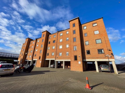 View Full Details for Russell Quay, West Street, Gravesend, Kent, DA11 0BP