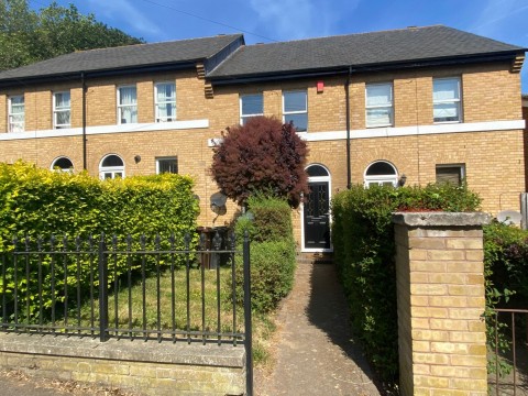 View Full Details for Millers Terrace, Shrubbery Road, Gravesend, Kent, DA12 1JW