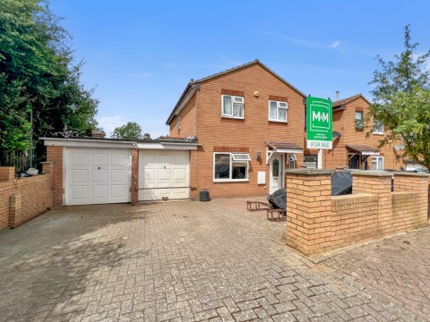 View Full Details for Hawthorne Close, Gravesend, Kent, DA12