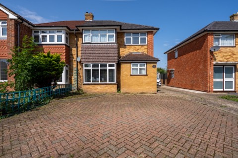 View Full Details for Latona Drive, Gravesend, Kent, DA12 4RS