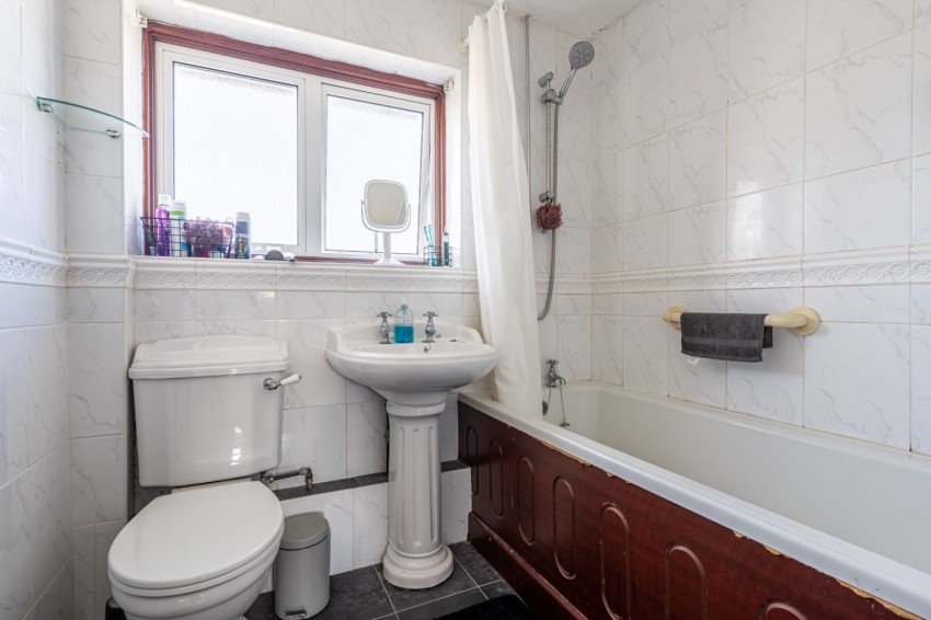 Images for Latona Drive, Gravesend, Kent, DA12 4RS