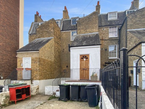 View Full Details for Milton Place, Gravesend, Kent, DA12 2BT