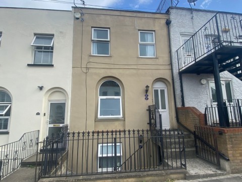 View Full Details for Peacock Street, Gravesend, Kent, DA12 1EE