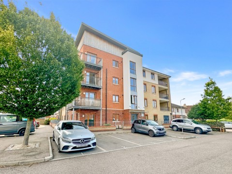 View Full Details for Mallory Close, Gravesend, Kent, DA12