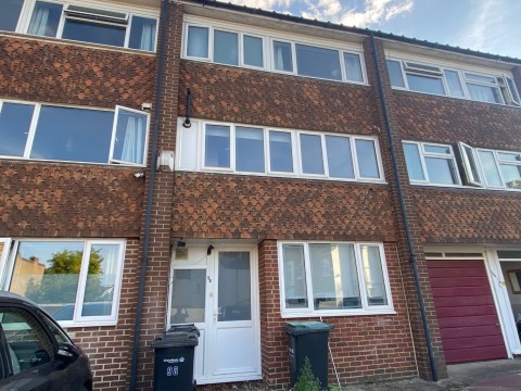 View Full Details for Lynton Road South, Gravesend, Kent, DA11 7NE