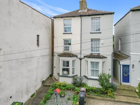 View Full Details for South Hill Road, Gravesend, Kent, DA12