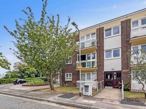 View Full Details for Fountain Walk, Northfleet, Gravesend, Kent, DA11