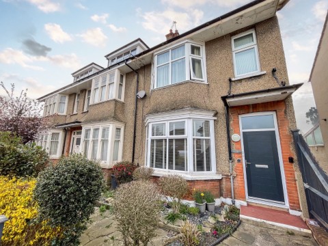 View Full Details for Park Avenue, Northfleet, DA11