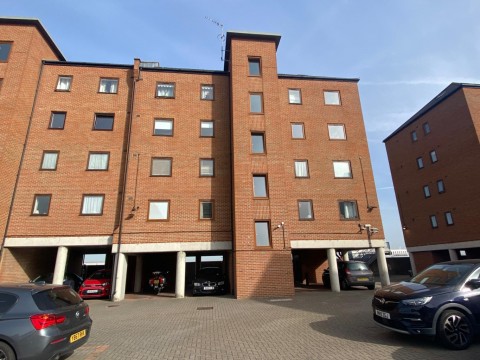 View Full Details for Russell Quay, West Street, Gravesend, Kent, DA11 0BP