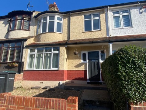 View Full Details for Pinnocks Avenue, Gravesend, Kent, DA11 7QD