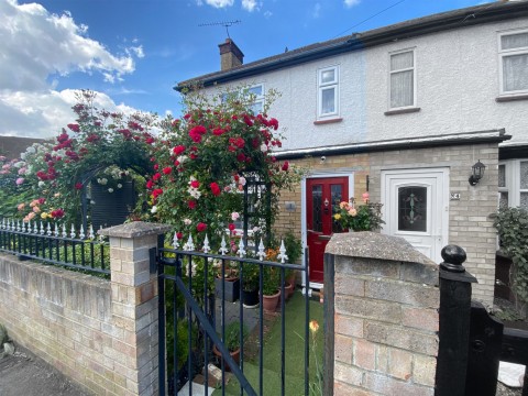 View Full Details for Davis Avenue, Northfleet, Gravesend, Kent, DA11 8DR