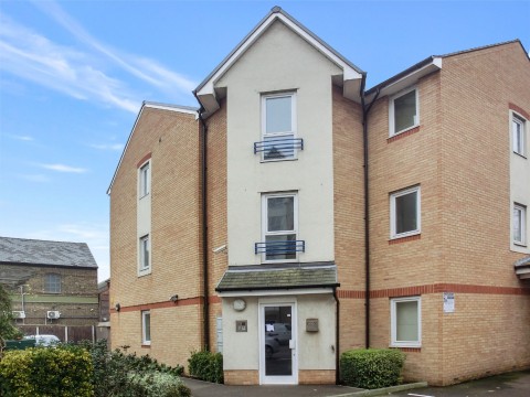 View Full Details for Fairfield Square, Stuart Road, Gravesend, Kent, DA11 0DT