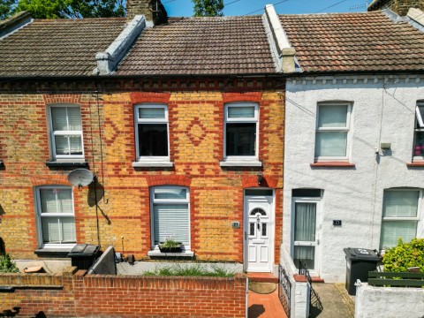 View Full Details for Raphael Road, Gravesend, Kent, DA12