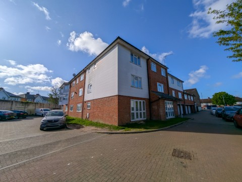 View Full Details for Parkwoods, Rochester Road, Gravesend, Kent, DA12 2DW