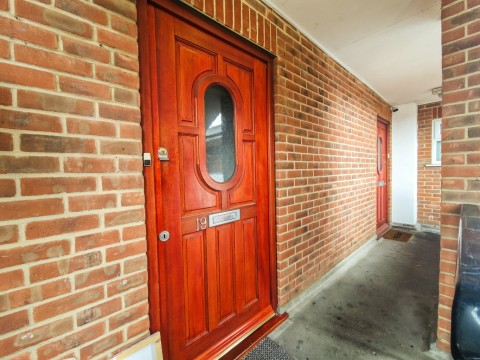 View Full Details for Parkwoods, Rochester Road, Gravesend, Kent, DA12 2DW