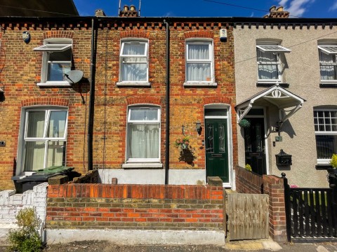 View Full Details for Raphael Road, Gravesend, Kent, DA12