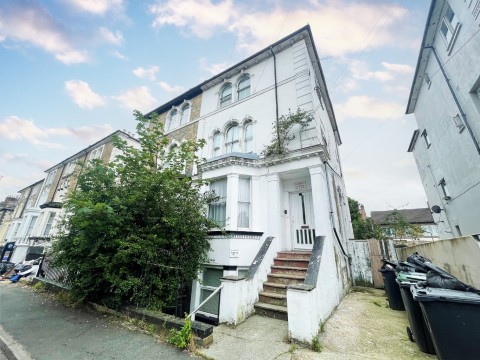 View Full Details for Cobham Street, Gravesend, Kent, DA11 0SB