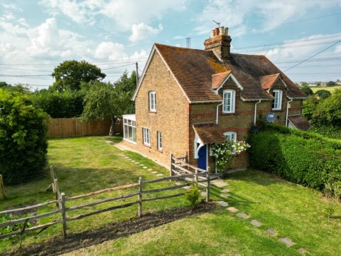 View Full Details for Dux Court Cottage, Dux Court Road, Hoo, Rochester, Kent, ME3