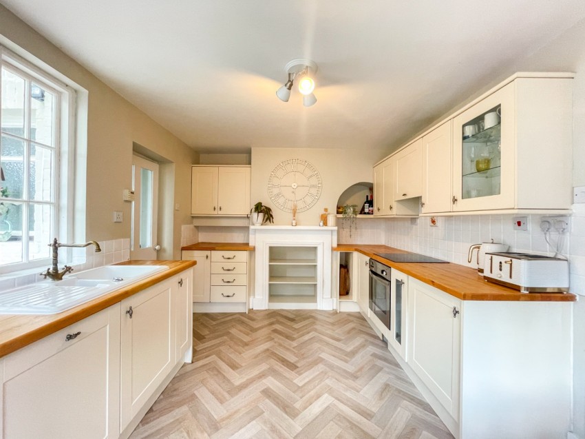 Images for Dux Court Cottage, Dux Court Road, Hoo, Rochester, Kent, ME3