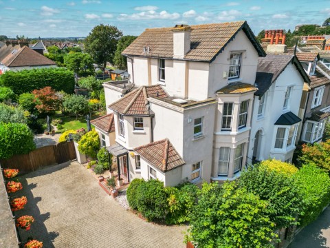 View Full Details for Whitehill Road, Gravesend, Kent, DA12