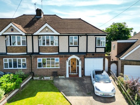 View Full Details for Pine Avenue, Gravesend, Kent, DA12 1QZ