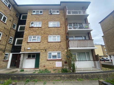View Full Details for St. Andrews Court , Queen Street, Gravesend, DA12 2ER