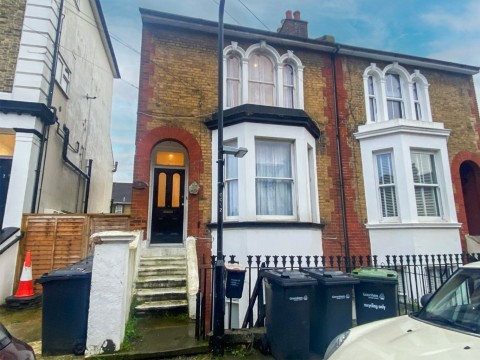 View Full Details for Cobham Street, Gravesend, Kent, DA11 0SB