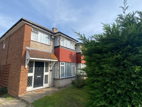 View Full Details for Britannia Drive, Gravesend, Kent, DA12 4RR