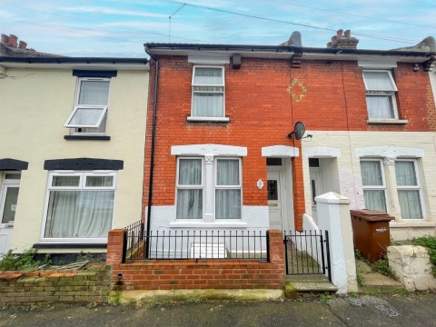 View Full Details for Victoria Road, Chatham, Kent, ME4