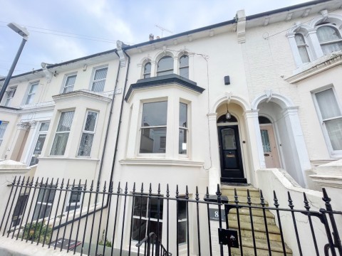View Full Details for Cobham Street, Gravesend, Kent, DA11 0SB