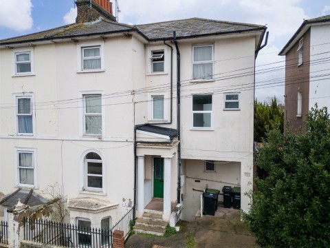 View Full Details for Albion Road, Gravesend, Kent, DA12 2SR