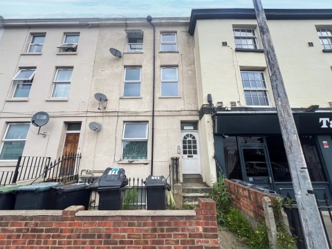 View Full Details for 111 London Road, Northfleet, Gravesend, Kent, DA11 9LZ