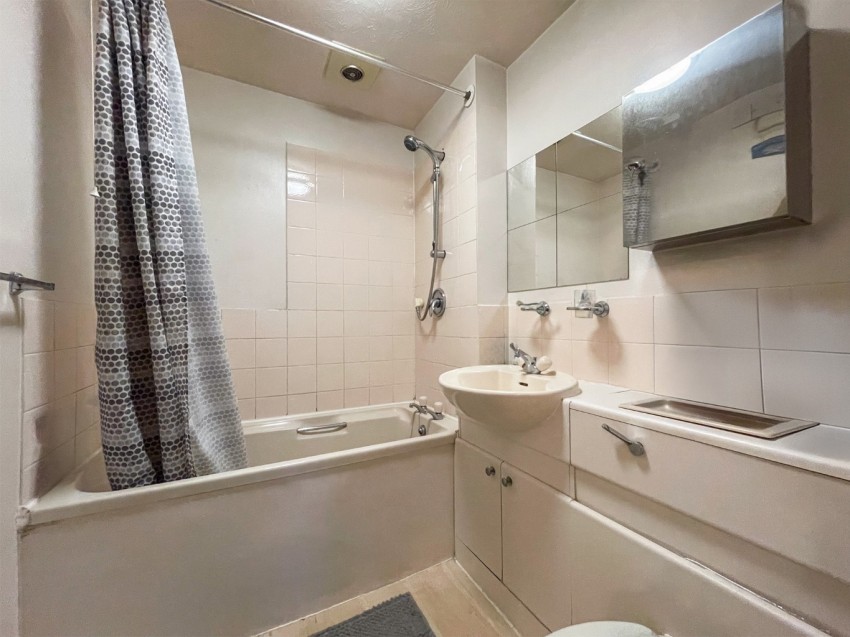 Images for Maypole Road, Gravesend, Kent, DA12