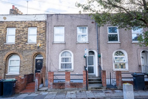 View Full Details for Wellington Street, Gravesend, Kent, DA12