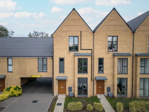 View Full Details for Mottram Road, Northfleet, Gravesend, Kent, DA11 9FH