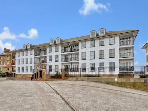 View Full Details for Heritage Quay, Commercial Place, Gravesend, Kent, DA12 2BF