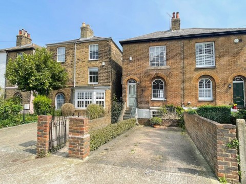 View Full Details for South Hill Road, Gravesend, Kent, DA12 1LA