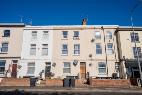 View Full Details for London Road, Northfleet, Gravesend, Kent, DA11 9LZ