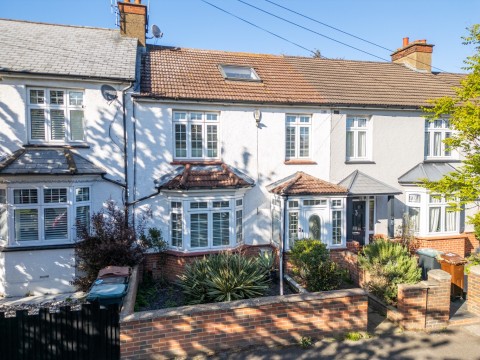 View Full Details for Parrock Avenue, Gravesend, Kent, DA12 1QQ