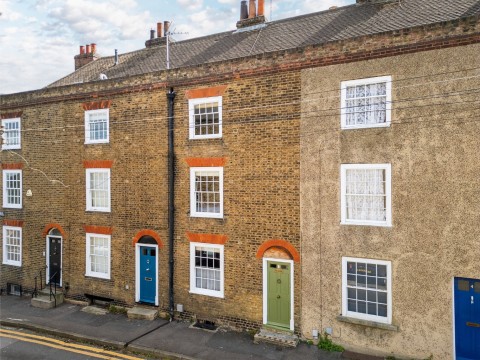 View Full Details for East Terrace, Gravesend, Kent, DA12 2DB