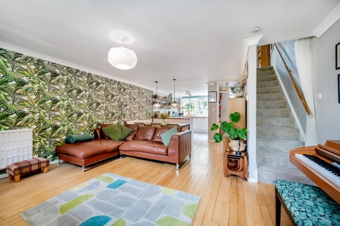 View Full Details for Shrubbery Road, Gravesend, Kent, DA12 1JW