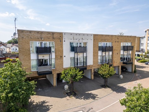 View Full Details for Amazon Court, Admirals Way, Gravesend, Kent, DA12
